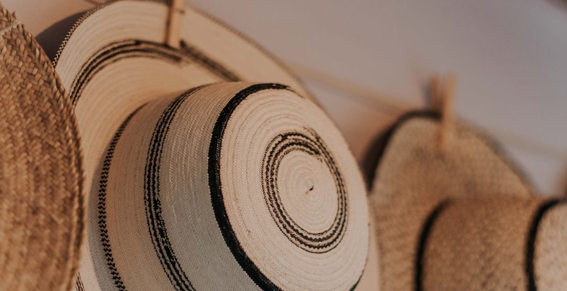 découvrez notre collection unique de chapeaux pour tous les styles et occasions. que ce soit pour le soleil, la mode ou la protection, trouvez le chapeau parfait qui complétera votre tenue !