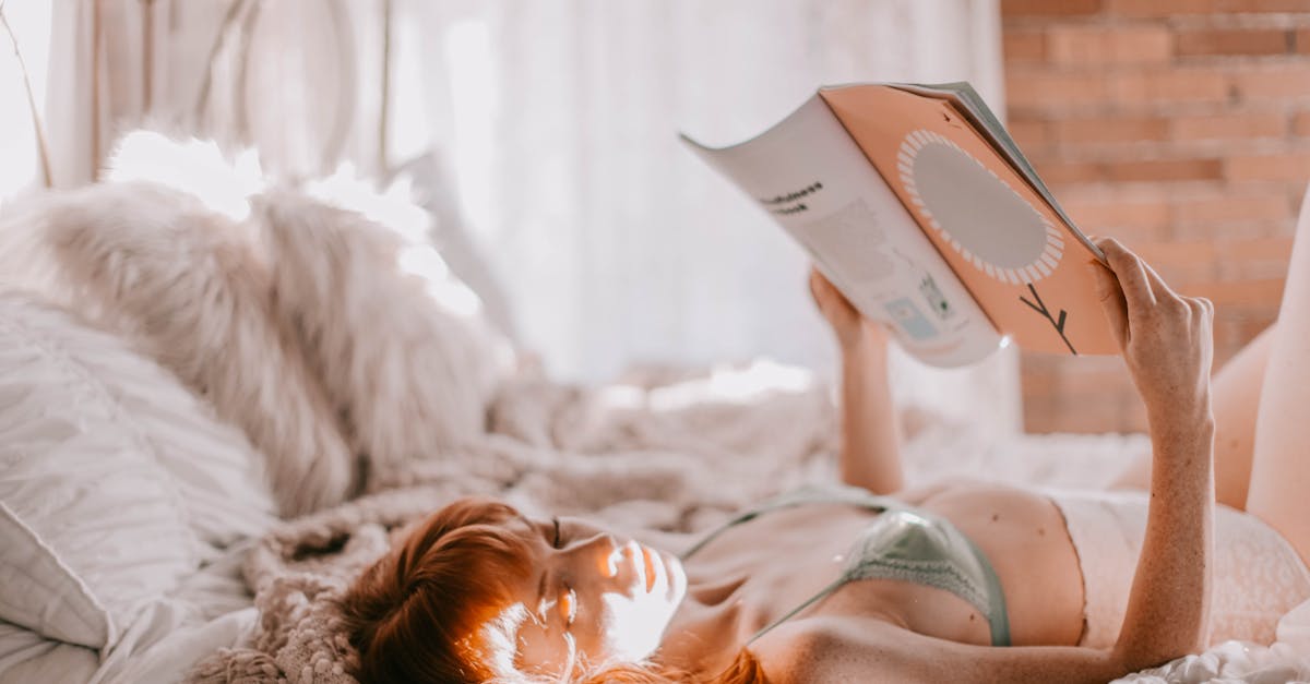 découvrez notre sélection raffinée de lingerie alliant élégance et confort. offrez-vous des modèles variés adaptés à toutes les occasions, du quotidien à l'intime. faites de chaque jour une occasion spéciale avec nos ensembles et accessoires de lingerie.