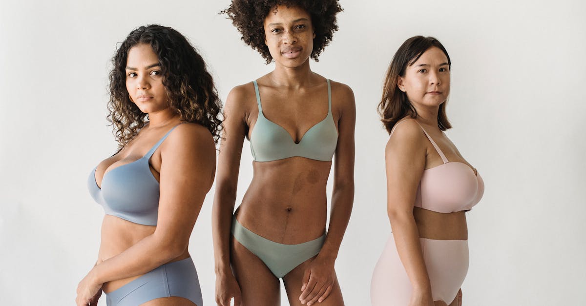 découvrez les tendances lingerie incontournables de cette saison. des designs audacieux aux textures délicates, explorez les styles qui allient confort et élégance pour vous sentir séduisante et confiante. ne manquez pas les nouveautés qui transformeront votre garde-robe intime!