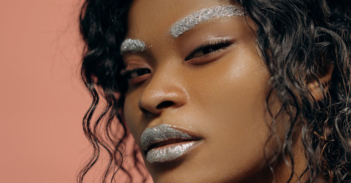 découvrez les dernières tendances sensuelles qui allient élégance et audace. explorez des styles innovants, des textures captivantes et des créations qui éveillent les sens tout en mettant en avant votre beauté intérieure.