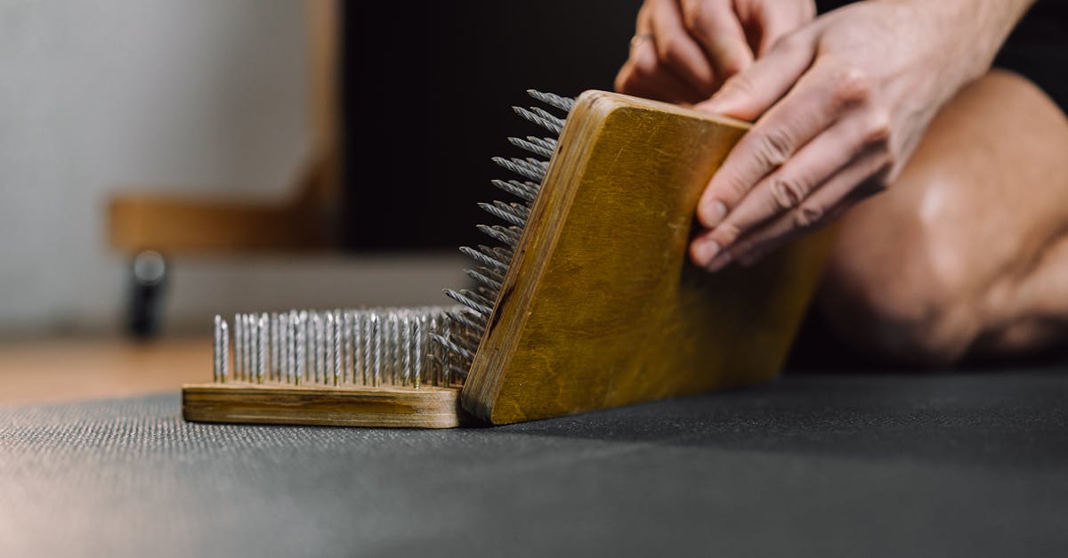 découvrez l'acupression, une pratique ancestrale qui utilise la pression sur des points spécifiques du corps pour améliorer le bien-être physique et mental. apprenez des techniques simples pour soulager le stress, réduire la douleur et favoriser la détente grâce à des méthodes naturelles et accessibles.