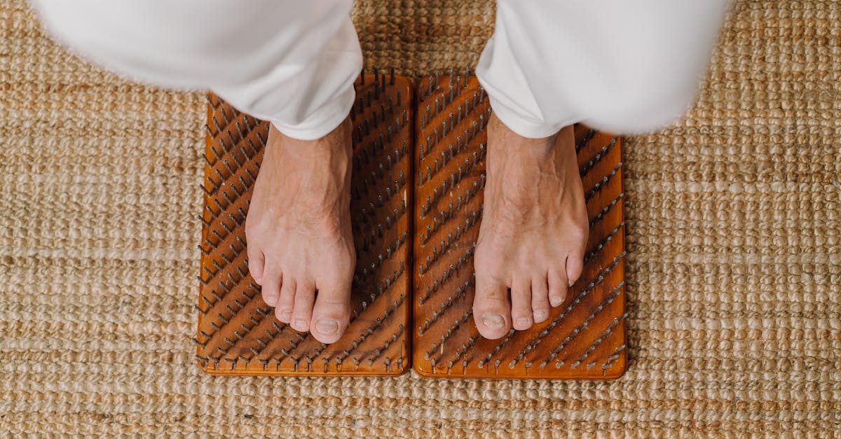découvrez l'acupressure, une pratique ancestrale qui utilise la pression sur des points spécifiques du corps pour soulager le stress, améliorer la circulation et favoriser le bien-être général. apprenez à intégrer cette technique naturelle dans votre routine quotidienne pour profiter d'une vie saine et équilibrée.