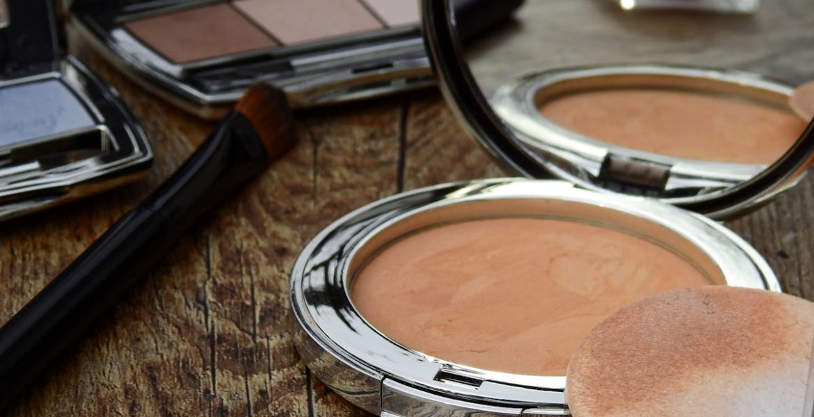 découvrez des astuces innovantes pour organiser votre maquillage de manière efficace et esthétique. transformez votre routine de beauté avec des conseils sur le rangement, le tri et la mise en valeur de vos produits cosmétiques.