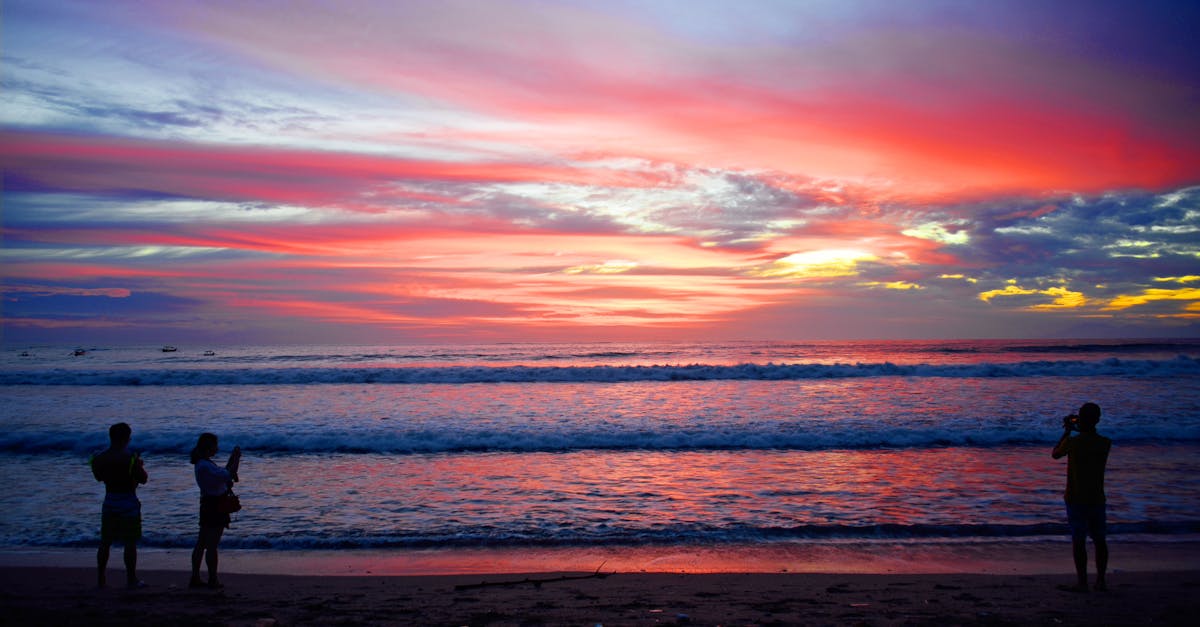 découvrez bali, l'île des dieux en indonésie, célèbre pour ses plages paradisiaques, ses rizières luxuriantes, sa culture riche et ses temples majestueux. préparez votre voyage à bali avec nos conseils et inspirations.