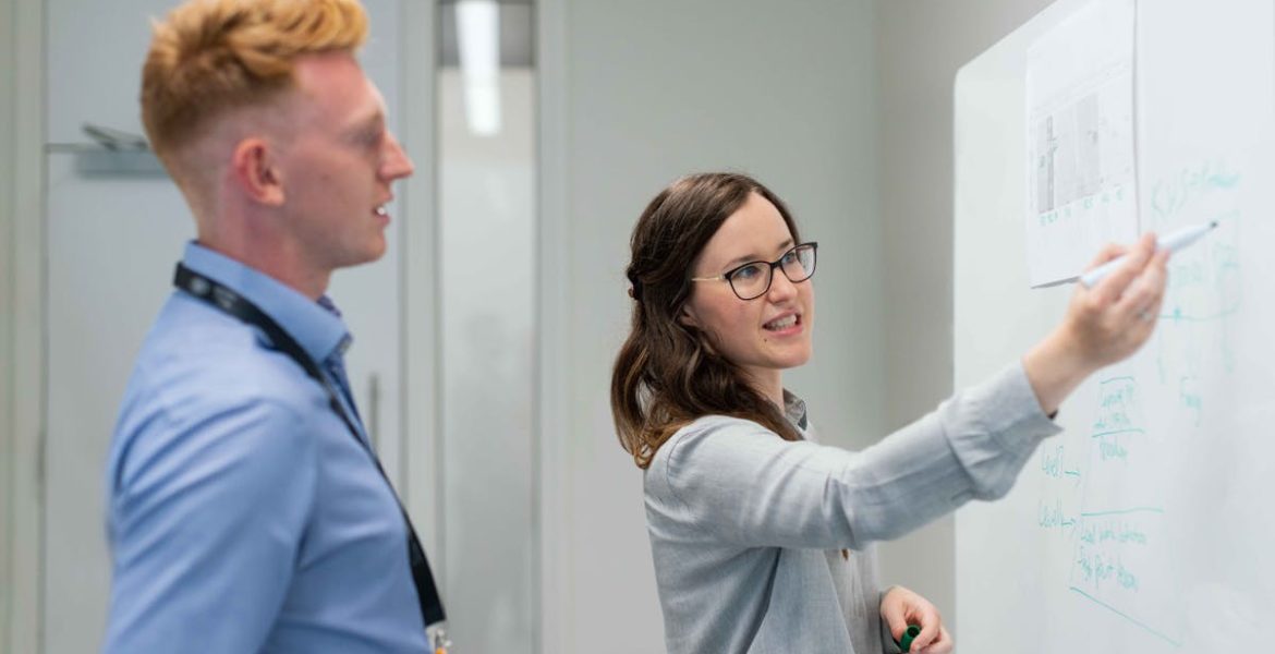 découvrez notre guide complet pour réussir dans le monde des affaires : conseils pratiques, stratégies éprouvées et ressources utiles pour développer et gérer votre entreprise efficacement.