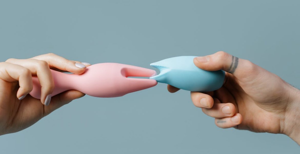 découvrez notre guide complet sur les sex toys : conseils, astuces et recommandations pour bien choisir et utiliser vos jouets intimes en toute sécurité et profiter pleinement de chaque expérience.